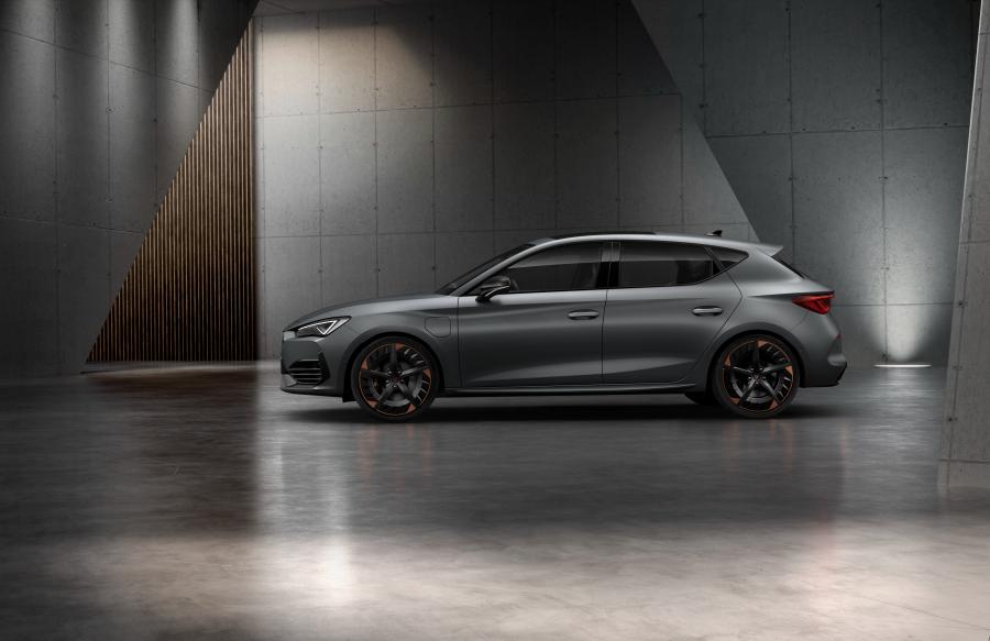  Cupra Leon eHybrid 2020 года  (WW) (фото 8 из 10)